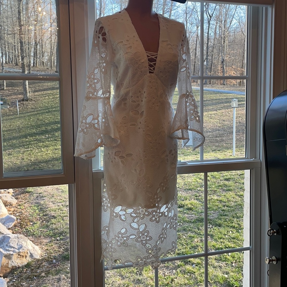 Bardot Women's White summer dress stunning